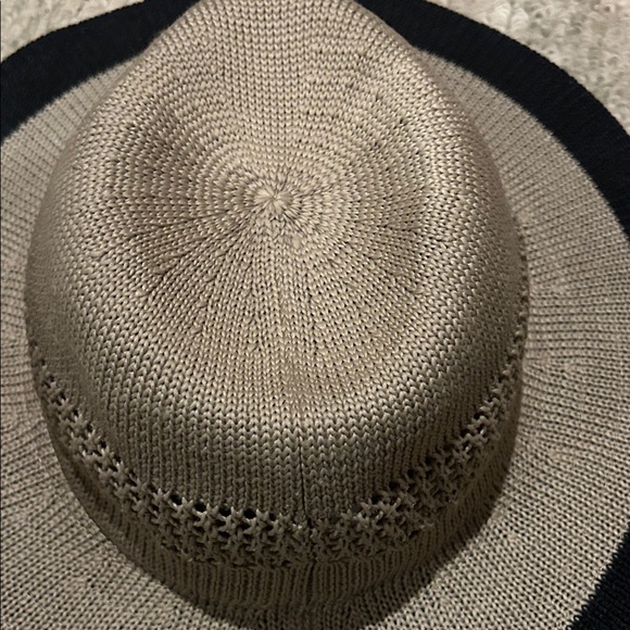 The North Face Packable Beige and Black Wide Brim Hat - Picture 7 of 8